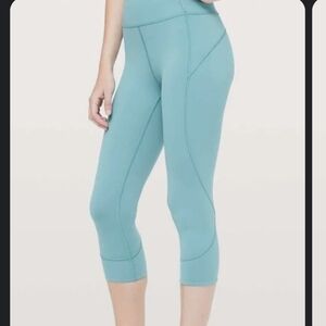 Lululemon In Movement Crop *Everlux 19"